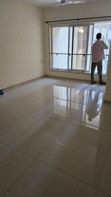 Room in 2 BHK Apartment at Romell Diva, Malad West – for Rent