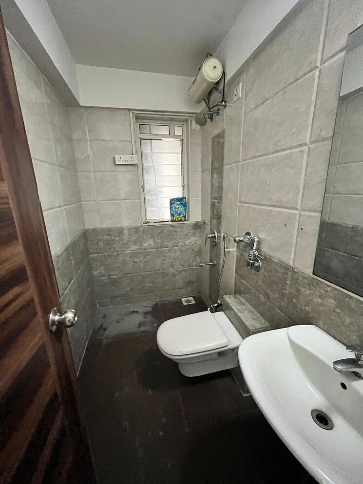 Bathroom, neelkanth-valley-1 3 Bedroom 1700 Sq.Ft. Apartment In Ghatkopar East Mumbai 8961170