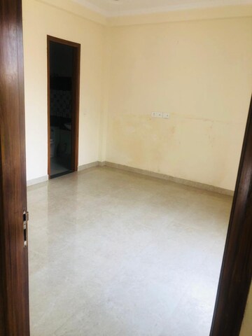 Room in 2.5 BHK Apartment at Tulip Orange, Sector 70 – for Rent