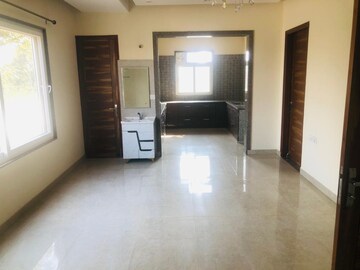 Room in 2.5 BHK Apartment at Tulip Orange, Sector 70 – for Rent