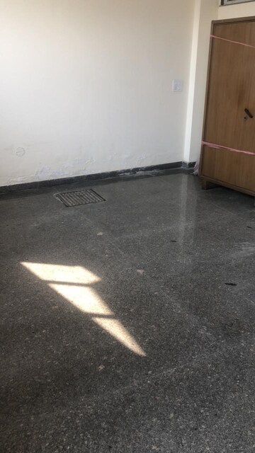 Room in 2.5 BHK Apartment at Tulip Orange, Sector 70 – for Rent
