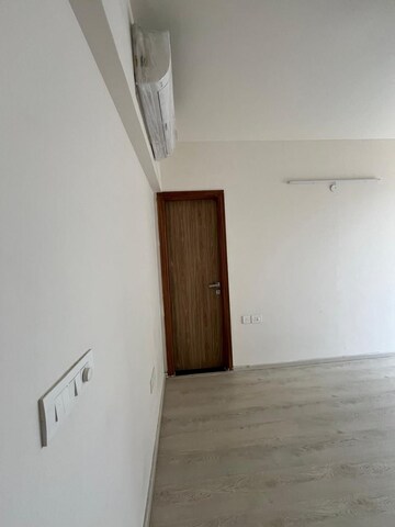 Room in 2 BHK Apartment at Supertech Hues, Sector 68 – for Rent