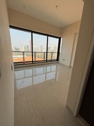 Room in 3 BHK Apartment at Worli – for Rent