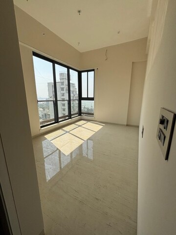 Room in 3 BHK Apartment at Worli – for Rent