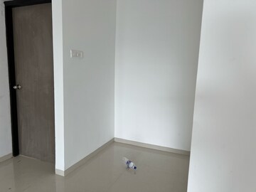 Room in 3 BHK Apartment at Eastern Plaza, Pethe Nagar – for Sale