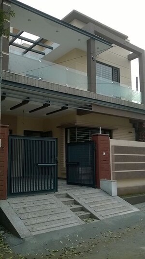6+ BHK Independent House For Sale in Rohini Sector 23