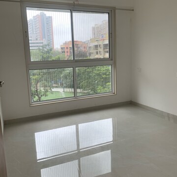 Room in 3 BHK Apartment at Shraddha Elite, Poisar – for Rent