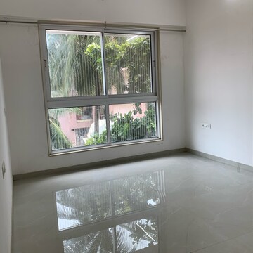 Room in 3 BHK Apartment at Shraddha Elite, Poisar – for Rent