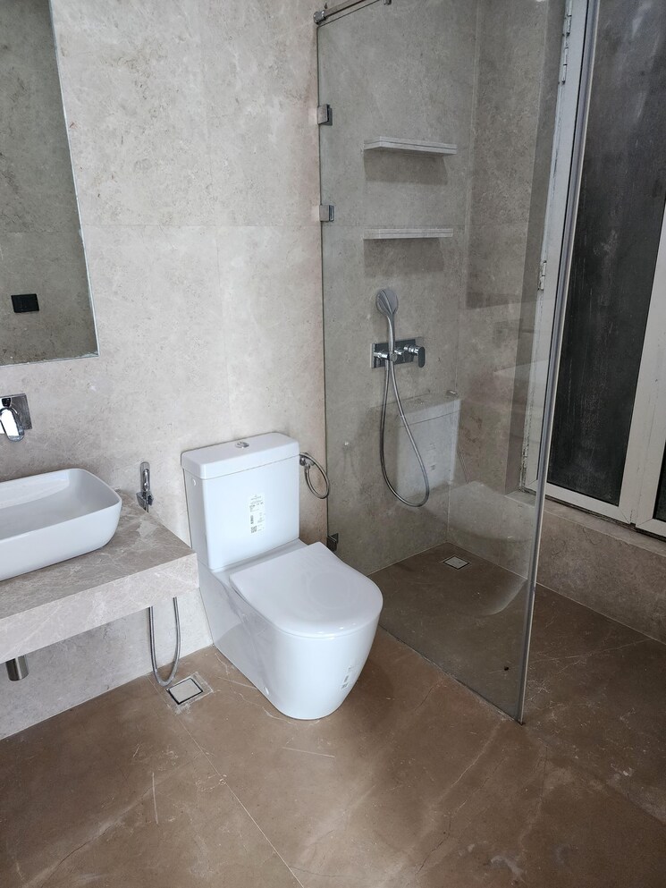 Bathroom, indiabulls-blu 3 Bedroom 1202 Sq.Ft. Apartment In Worli Mumbai 8961259