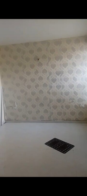 Room in 1 BHK Apartment at Omaxe Srishti And Sanskriti, Gomti Nagar – for Rent