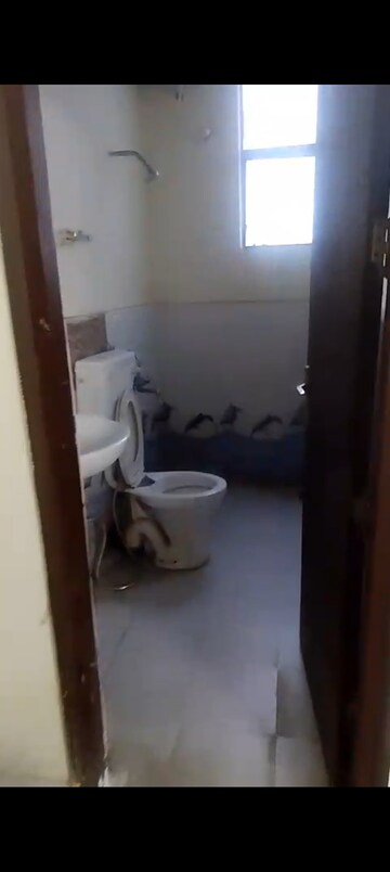 Bathroom in 1 BHK Apartment at Omaxe Srishti And Sanskriti, Gomti Nagar – for Rent