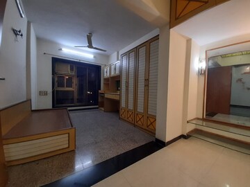 Room in 2 BHK Apartment at Dheeraj Valley, Goregaon East – for Rent