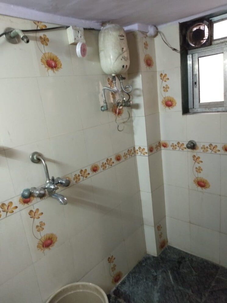 Bathroom, dheeraj-valley 2 Bedroom 860 Sq.Ft. Apartment In Goregaon East Mumbai 8961269