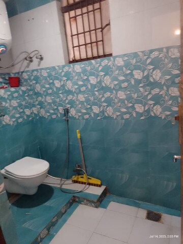 Bathroom in 1 BHK Apartment at Omaxe Srishti And Sanskriti, Gomti Nagar – for Rent