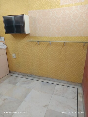 Room in 2 BHK Apartment at Kamla Airbus, Andheri East – for Rent