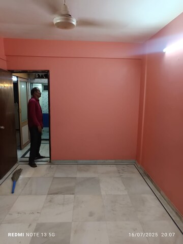 Room in 2 BHK Apartment at Kamla Airbus, Andheri East – for Rent