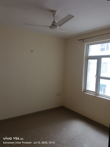 Room in 3 BHK Apartment at Omaxe R2, Gomti Nagar – for Rent