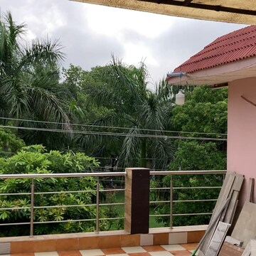 Balcony in 1 RK Independent House at RWA Apartments Sector 41, Sector 41 – for Rent