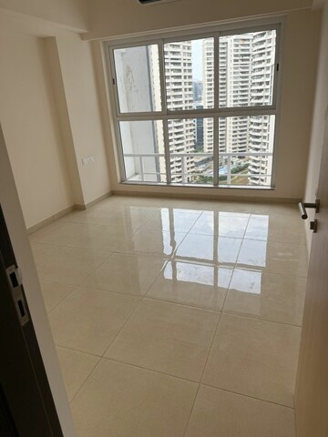 Room in 3 BHK Apartment at LnT Realty Emerald Isle, Powai – for Rent