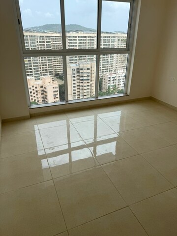 Room in 3 BHK Apartment at LnT Realty Emerald Isle, Powai – for Rent