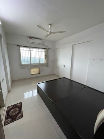 Team Area in 3 BHK Apartment at Tilak Nagar Building, Tilak Nagar – for Rent