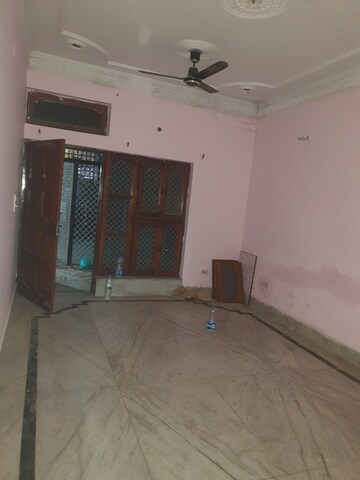 Room in 3 BHK Independent House at Sector 16 – for Rent