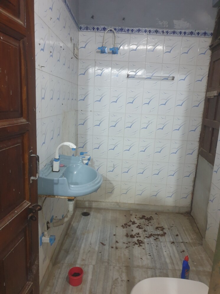 Bathroom, sector 16 3 Bedroom 1850 Sq.Ft. Independent House In Sector 16 Faridabad 8961447