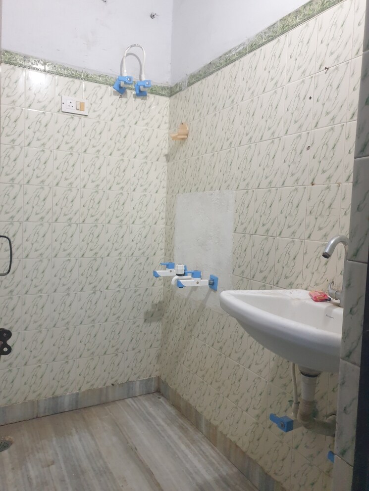 Bathroom, sector 16 3 Bedroom 1850 Sq.Ft. Independent House In Sector 16 Faridabad 8961447