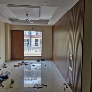 Room in 3 BHK Builder Floor at Sushant Lok 2, Sector 57 – for Rent