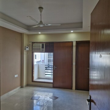 Room in 3 BHK Builder Floor at Sushant Lok 2, Sector 57 – for Rent