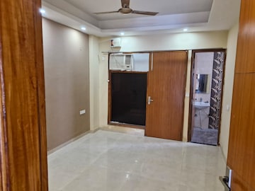 Room in 3 BHK Builder Floor at Sushant Lok 2, Sector 57 – for Rent