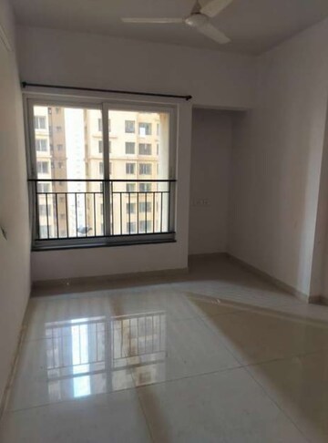 Master Bedroom in 2 BHK Apartment at Rustomjee Urbania Azziano, Thane West – for Rent