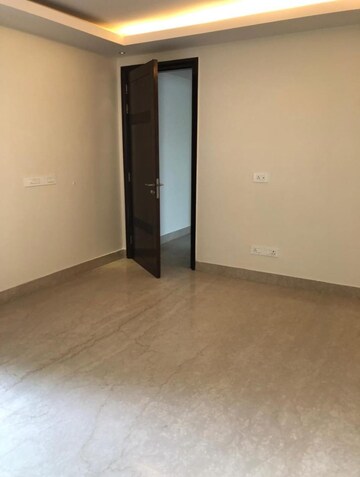Room in 3 BHK Builder Floor at Boutique Residential Apartments C-253, Defence Colony – for Rent