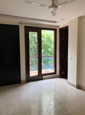 Room in 3 BHK Builder Floor at Boutique Residential Apartments C-253, Defence Colony – for Rent