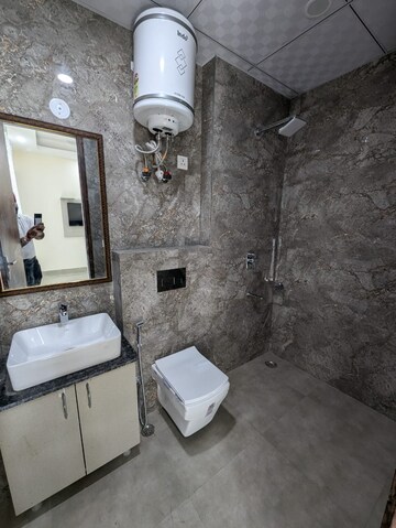 Bathroom in 1 BHK Builder Floor at Unitech South City 1, South City 1 – for Rent