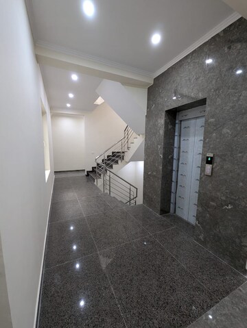 Building Lobby in 1 BHK Builder Floor at Unitech South City 1, South City 1 – for Rent