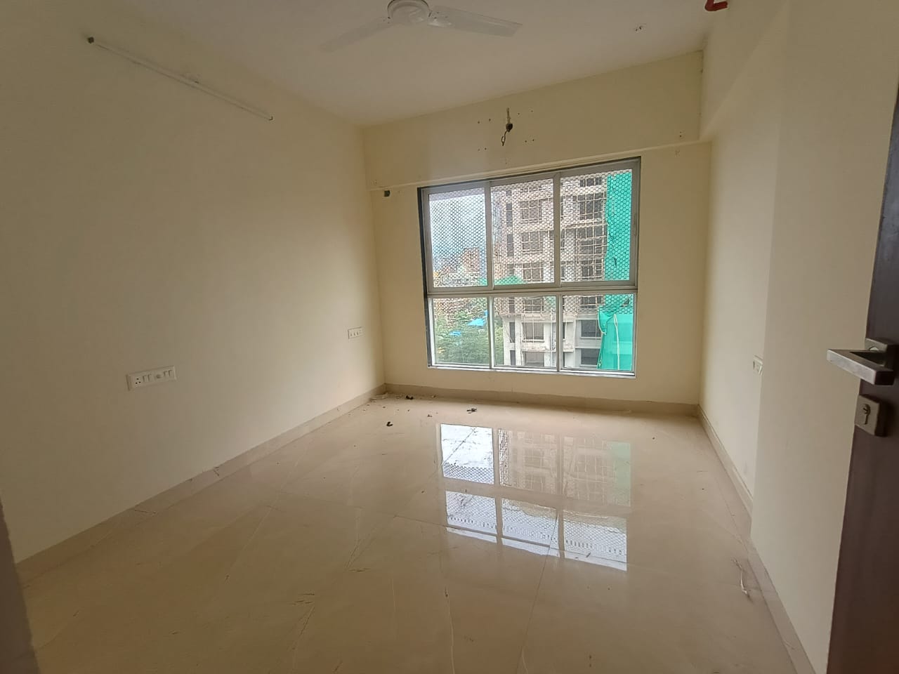 1 BHK + Servant Room 480 Sq.Ft. Apartment in Sima Building
