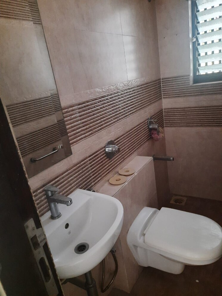 Bathroom, tridhaatu-morya 2 Bedroom 715 Sq.Ft. Apartment In Chembur Mumbai 8961537
