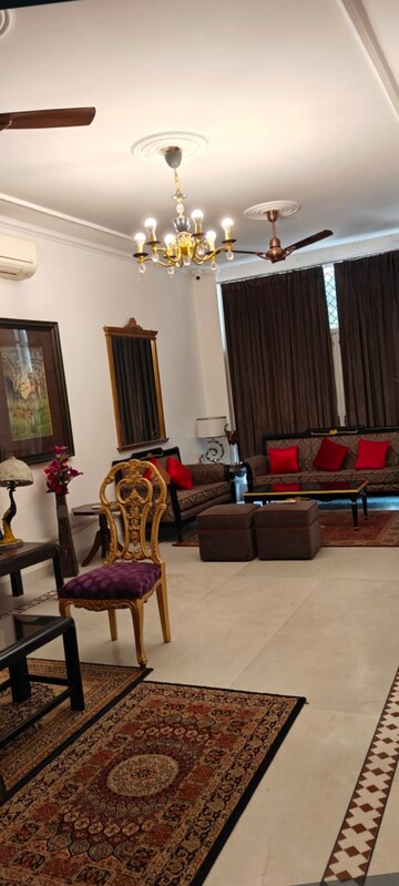Gym in 3 BHK Builder Floor at Panchsheel Enclave – for Rent