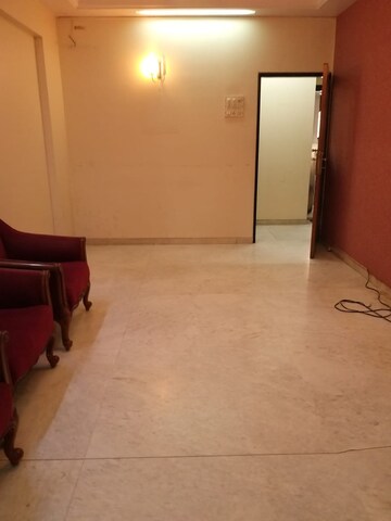 Room in 2 BHK Apartment at Khar West – for Rent