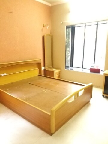 Bedroom in 2 BHK Apartment at Khar West – for Rent