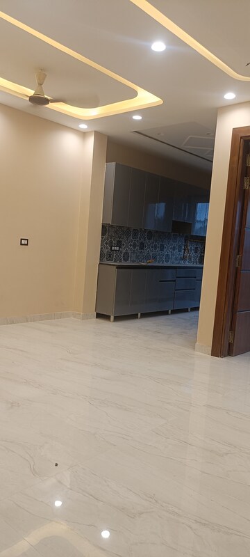Room in 3 BHK Villa at Sector 41 – for Rent