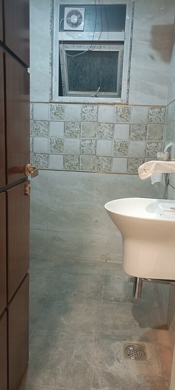 Bathroom in 3 BHK Villa at Sector 41 – for Rent