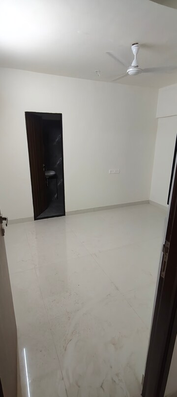Room in 2 BHK Builder Floor at Dinaco Darshan CHS, Dahisar West – for Rent