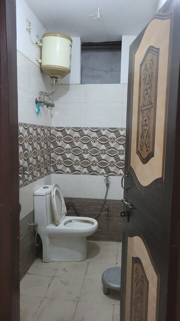 Master Bedroom in 2 BHK Builder Floor at Sector 46 – for Rent