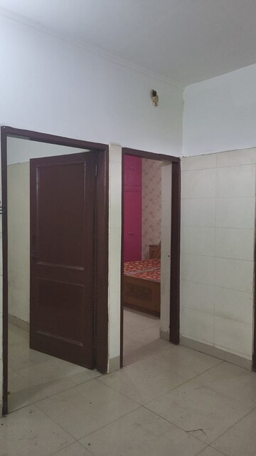 Room in 2 BHK Builder Floor at Sector 46 – for Rent