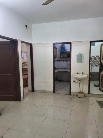 Room in 2 BHK Builder Floor at Sector 46 – for Rent