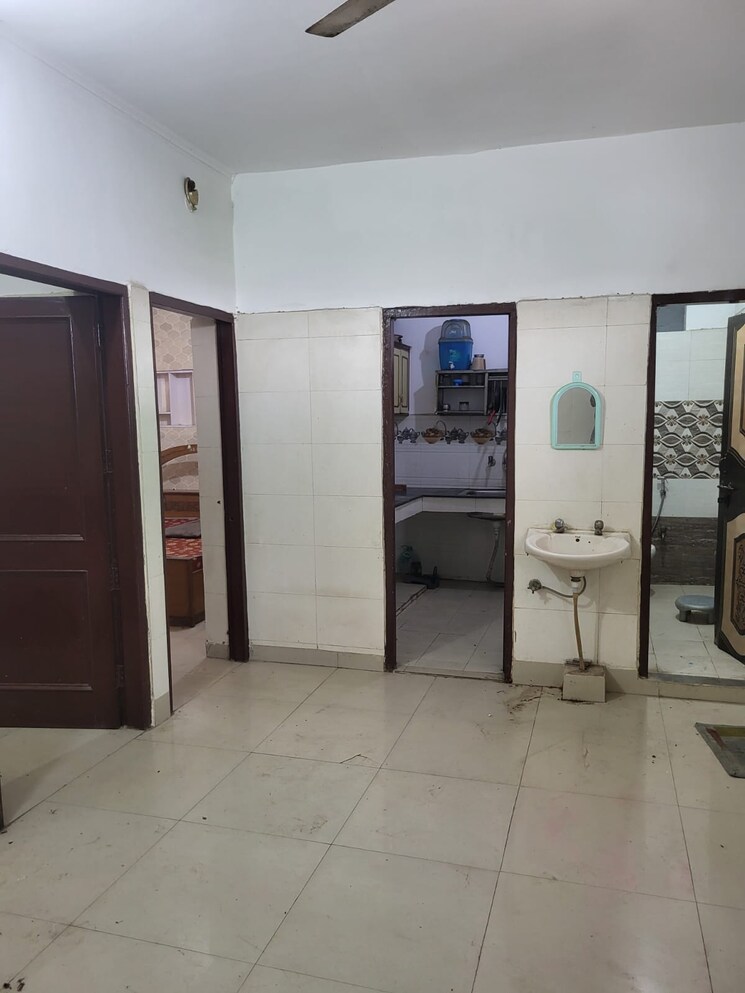 Room, sector 46 2 Bedroom 1500 Sq.Ft. Builder Floor In Sector 46 Gurgaon 8961642