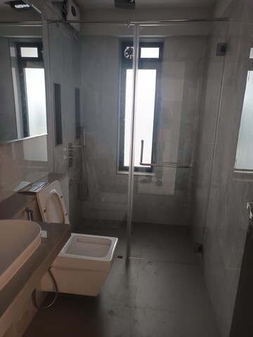 Bathroom in 3.5 BHK Apartment at ZYJ Sequoia, Santacruz West – for Rent
