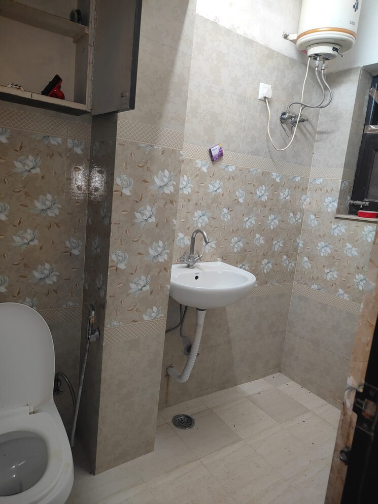 Bathroom, sector 46 2 Bedroom 1500 Sq.Ft. Builder Floor In Sector 46 Gurgaon 8961663